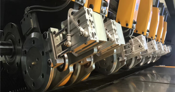 Tungsten steel carton board cutting knife