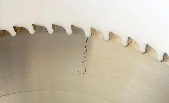 Method for maintaining cemented carbide saw blade Method for maintaining cemented carbide saw blade